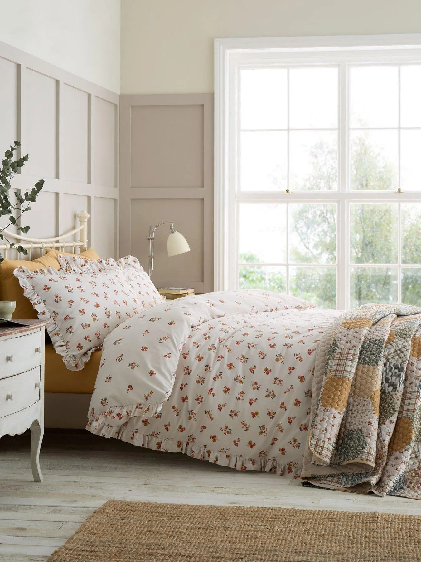 Catherine Lansfield Frill Ditsy Floral Duvet Cover Set