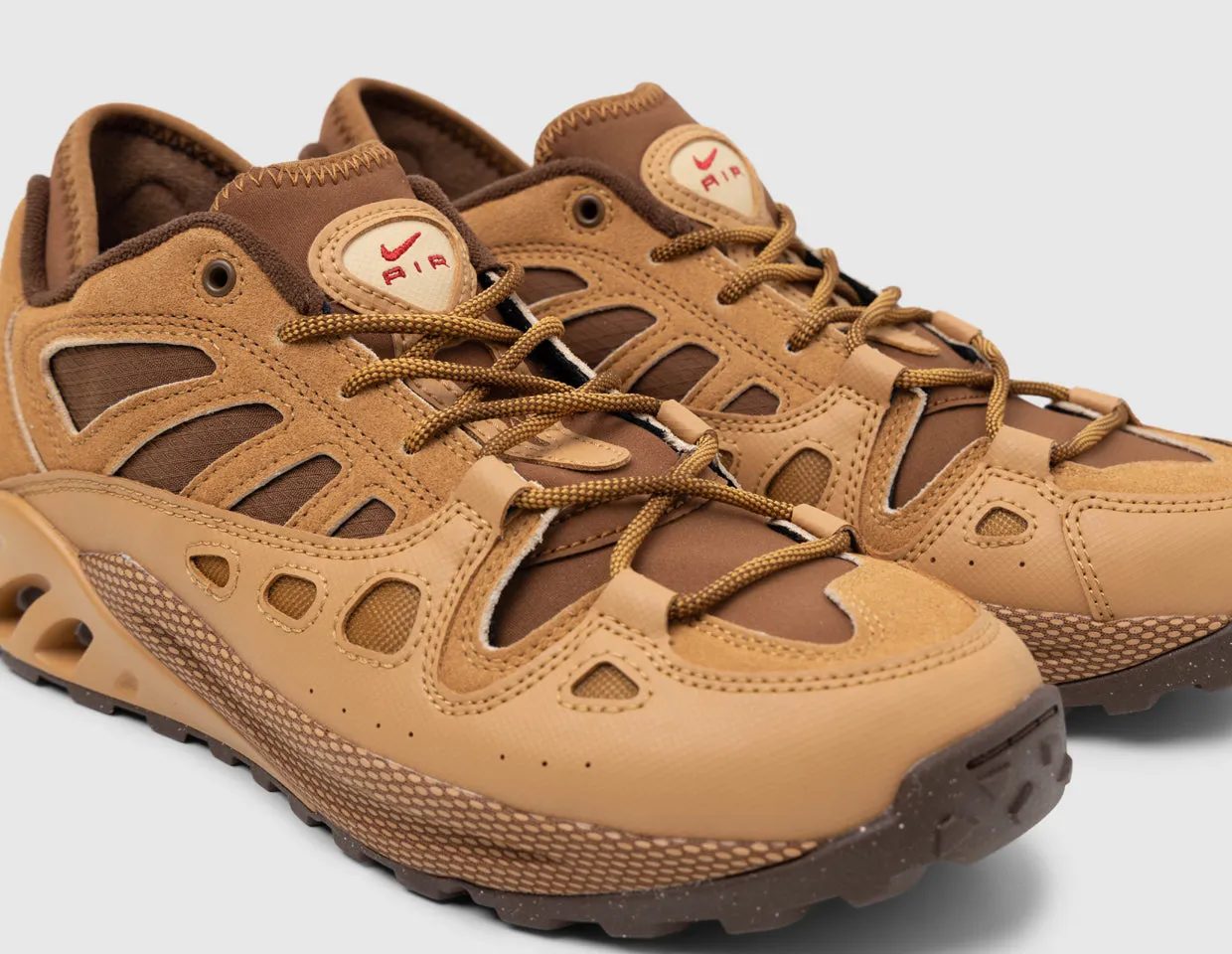 Nike ACG Air Exploraid Flax / Gym Red / Cacao Wow - British Tan