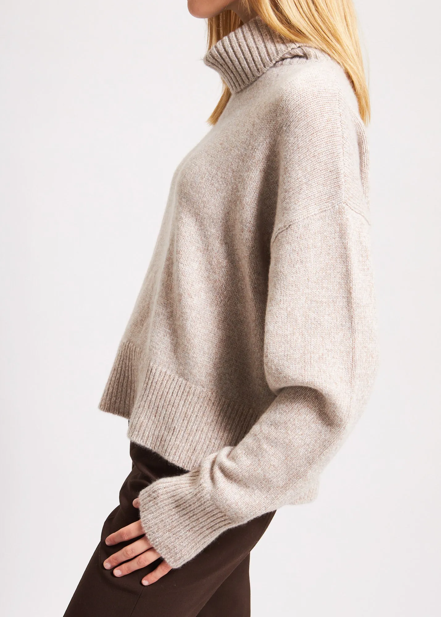 OVERSIZED CASHMERE TURTLENECK