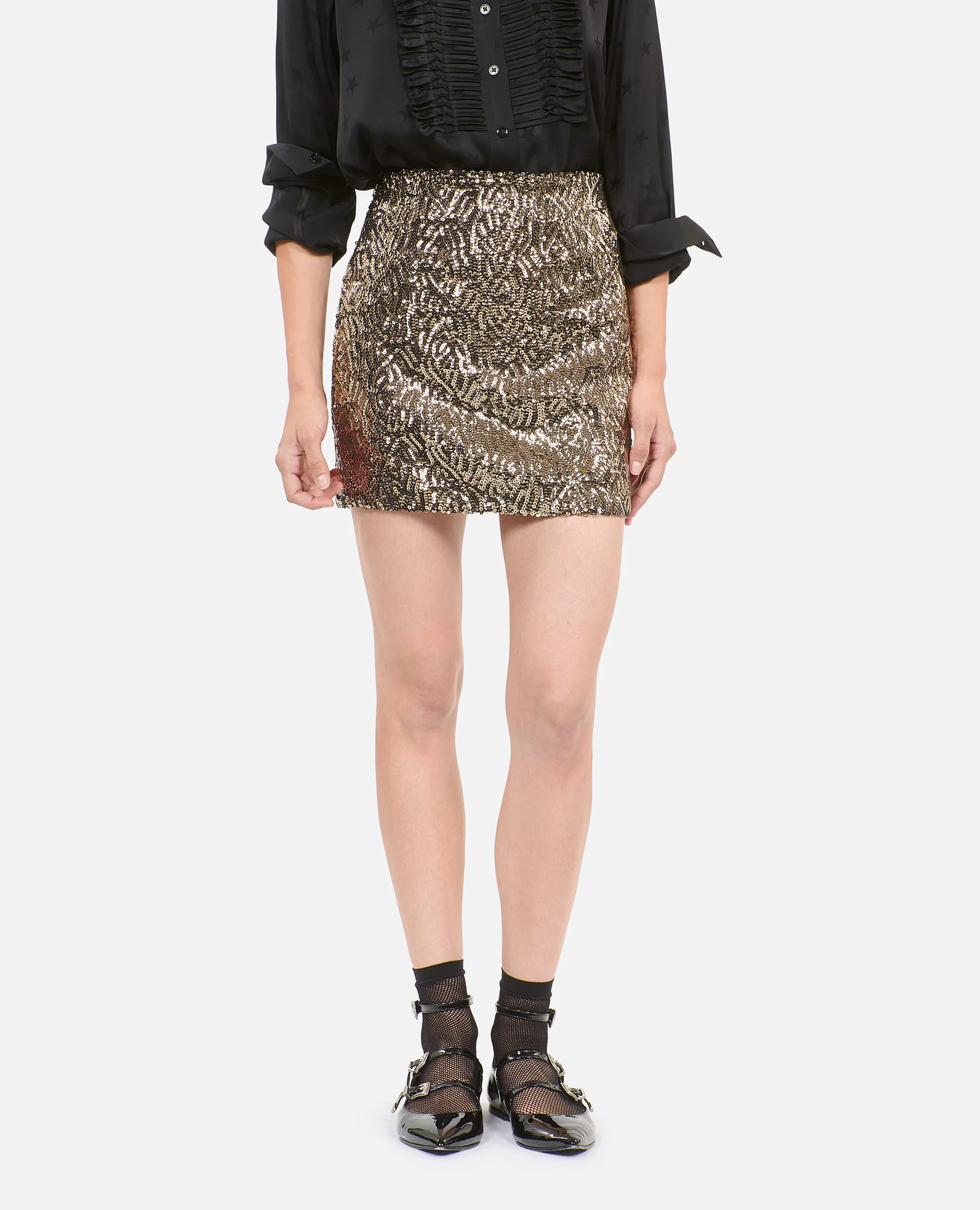 Short golden sequined skirt