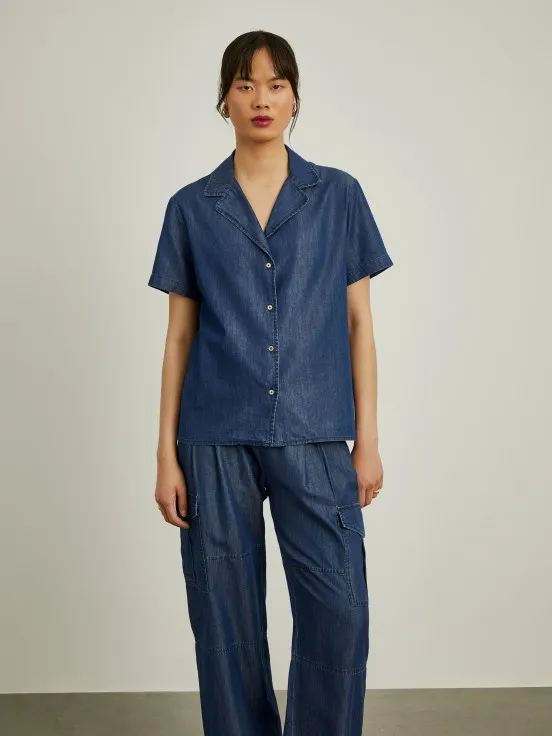 Short sleeve denim shirt